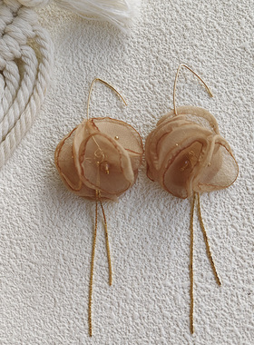 日系小众千金风奶茶花簇耳饰