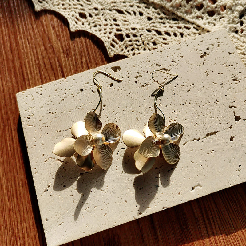 kari show客订日式通勤风ins设计感日本大人气金属风拉丝花朵耳饰,饰品/流行首饰/时尚饰品新,耳环,淘宝优惠券,粉丝福利购,淘宝优惠卷