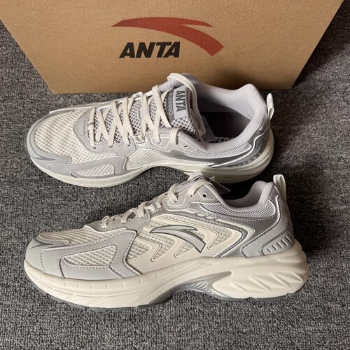 安踏AT959银色复古男跑步鞋