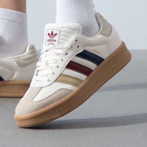 三叶草舒适男女同款板鞋