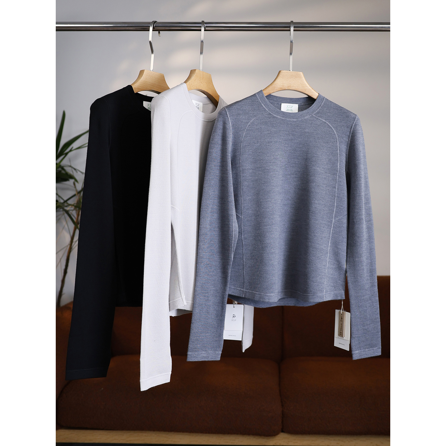 匠心J系 四平针密织纯羊毛罗纹圆领前后弧线拼接针织上衣 W1728