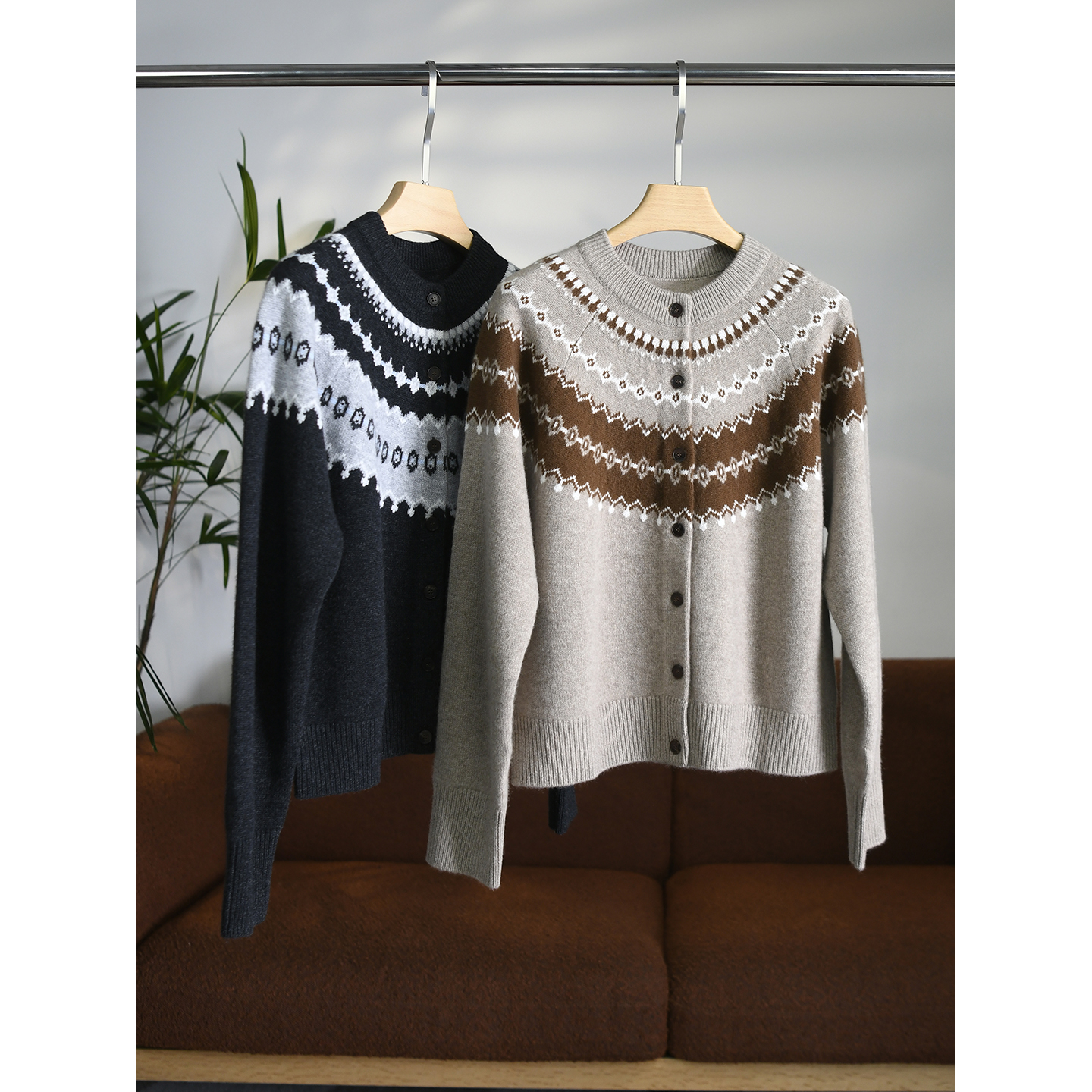 颖颖家 文艺感费尔岛提花纯山羊绒圆领罗纹单排扣针织开衫 W1569