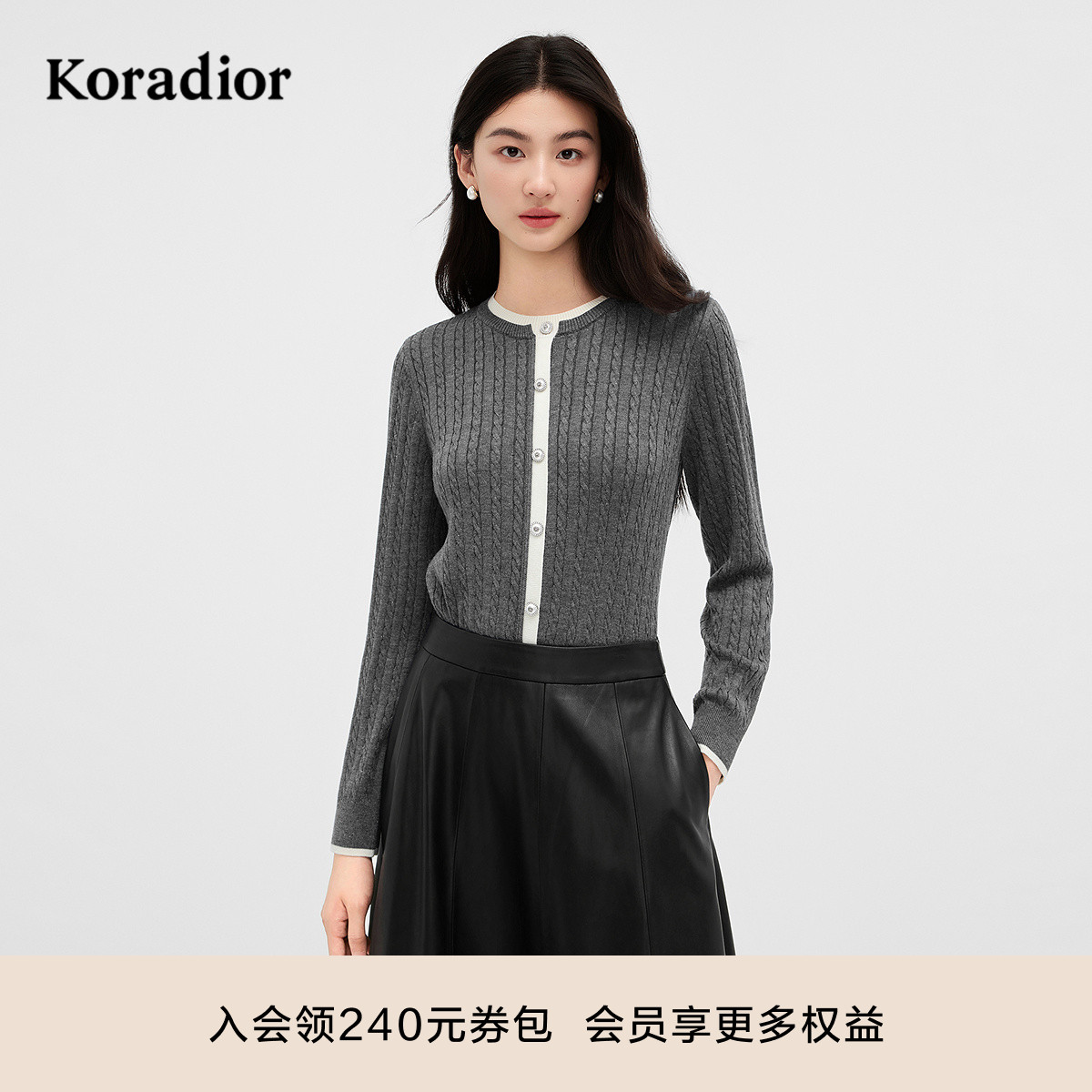 珂莱蒂尔2025冬季新款拼色圆领套头针织假两件女修身气质毛衣