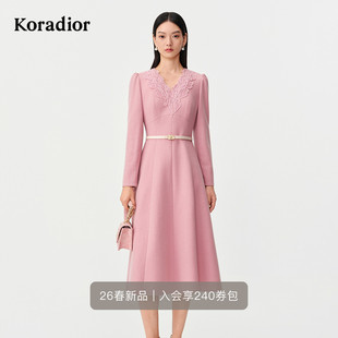 珂莱蒂尔Koradior绵羊毛优雅气质收腰V领拼蕾丝连衣裙2026春新款
