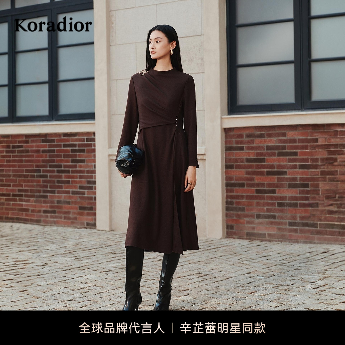 【辛芷蕾同款】珂莱蒂尔2025绵羊毛蝴蝶钻饰压褶修身老钱风连衣裙