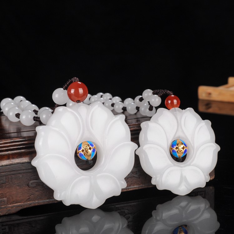 新疆和田白玉莲花吊坠天然玉石雪莲花挂件 白荷花玉佩项链毛衣链
