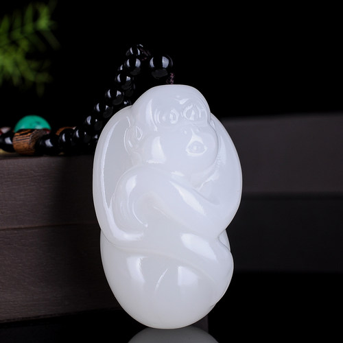 和田玉生肖立体子孙万代手玩件