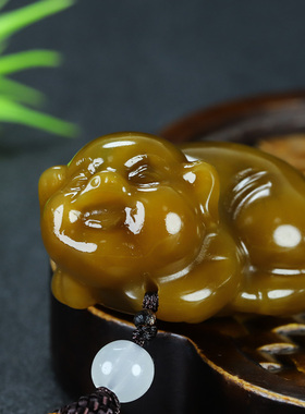 新疆和田玉猪吊坠糖玉生肖猪把件