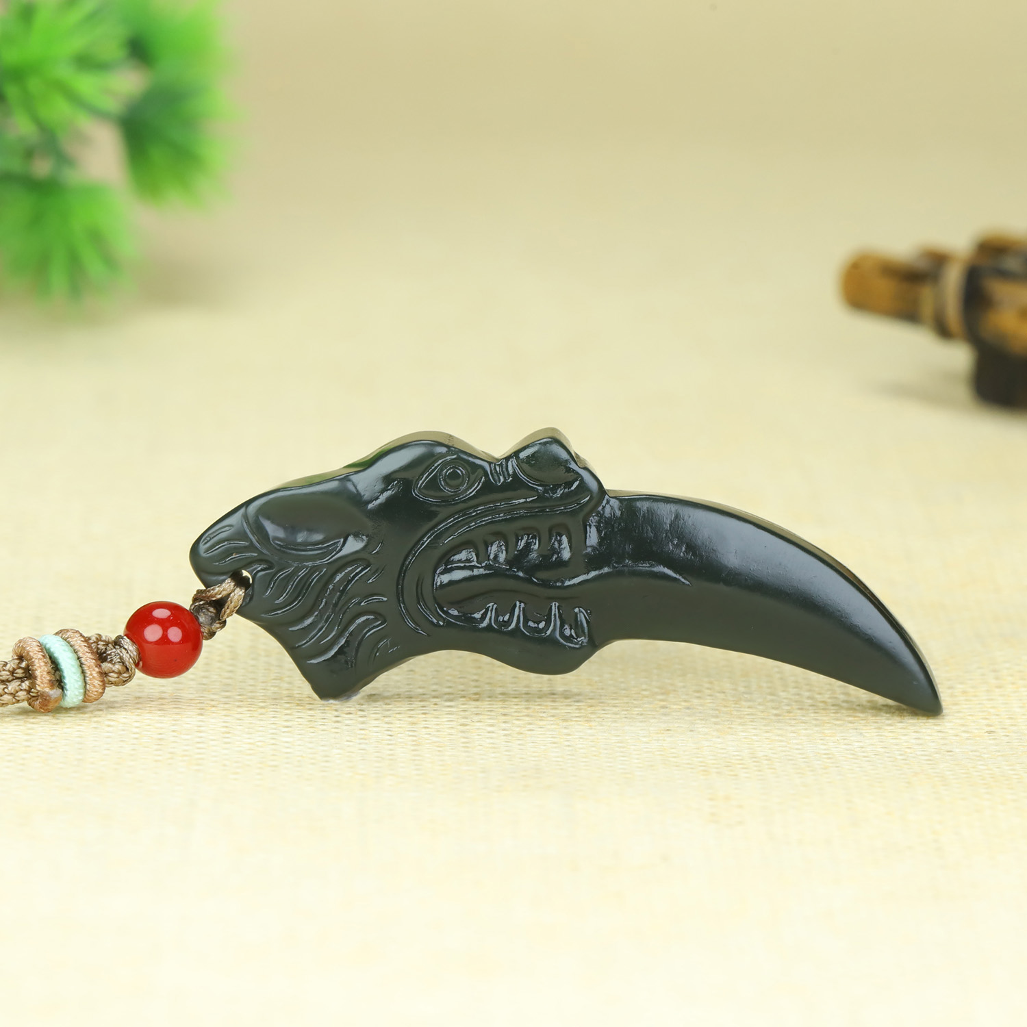 新疆和田玉狼牙挂件男款玉佩坠天然黑墨绿青玉狼牙吊坠玉石项链坠