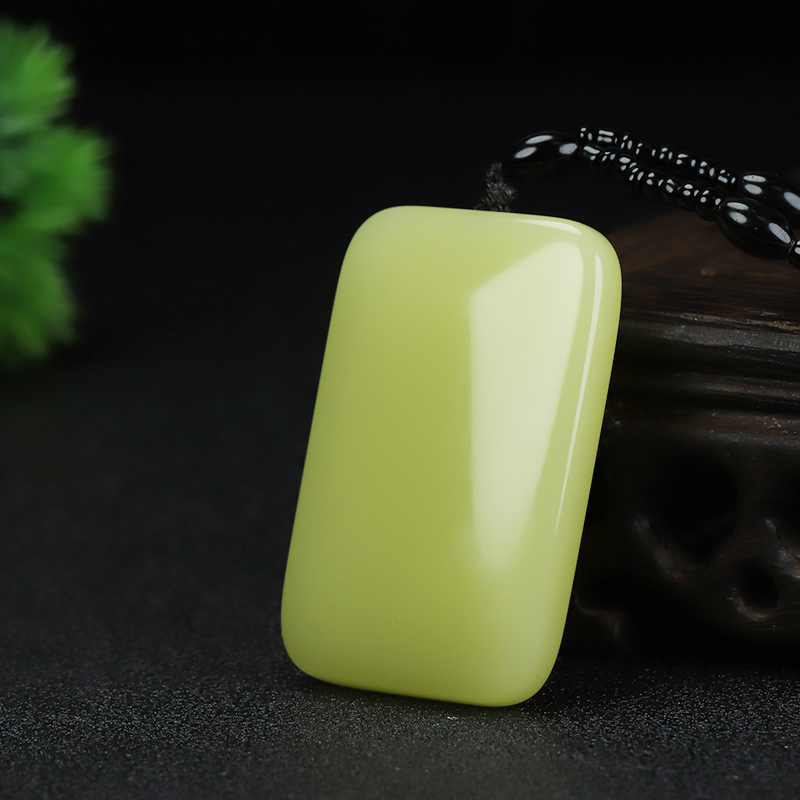 和田玉平安无事牌吊坠