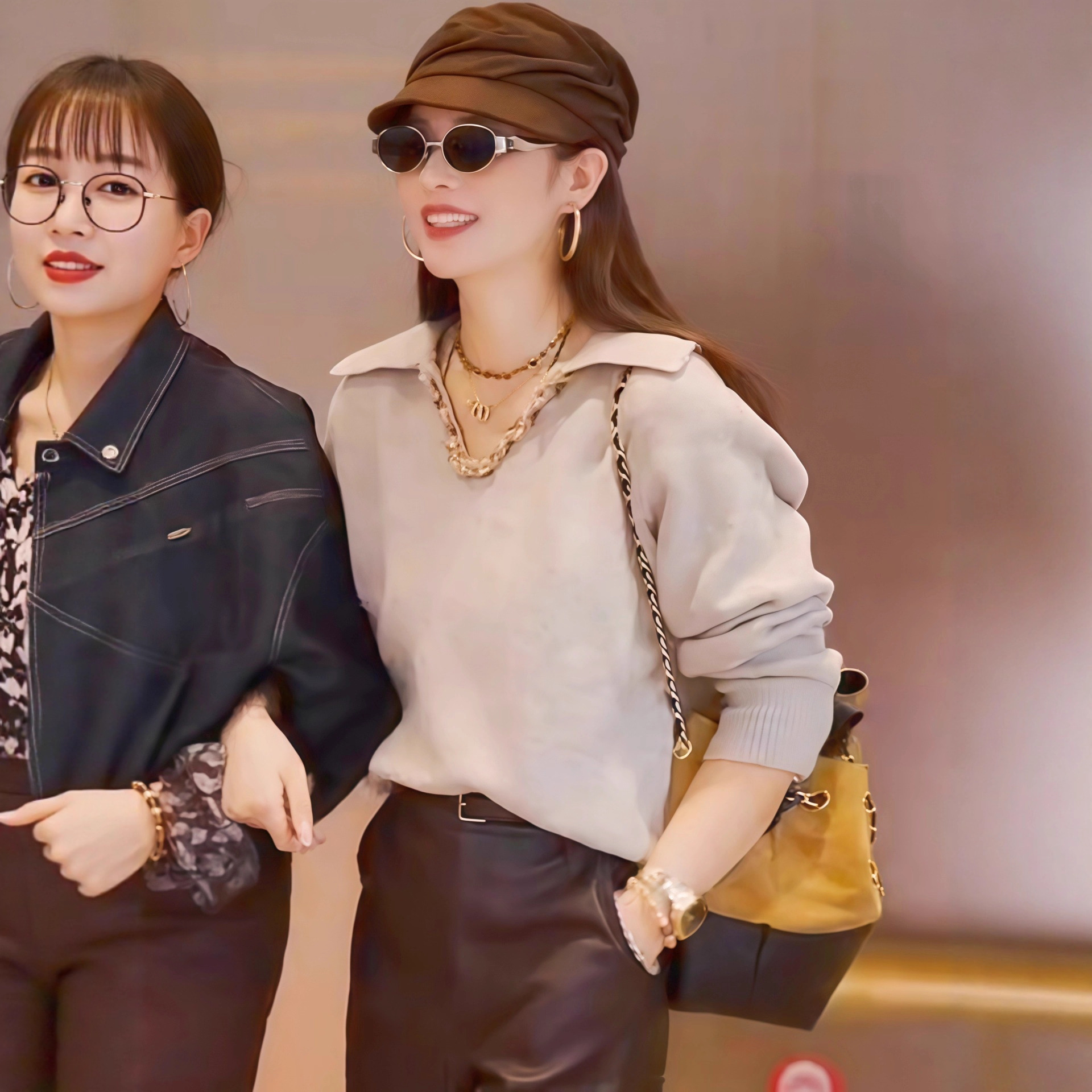 慵懒风韩系大码宽松卫衣ins超火新款设计感V领气质长袖毛衣女