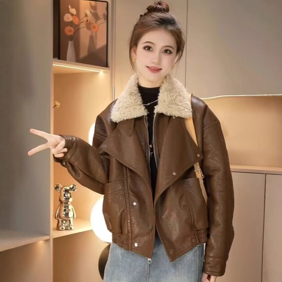 高端皮毛一体宽松羊羔毛拼接翻领皮夹克女25冬款时尚加绒加厚外套