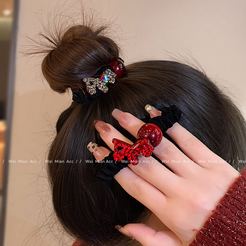 本命年镶钻小马发圈女高级感珍珠扎头花新款盘丸子头绳皮筋头饰