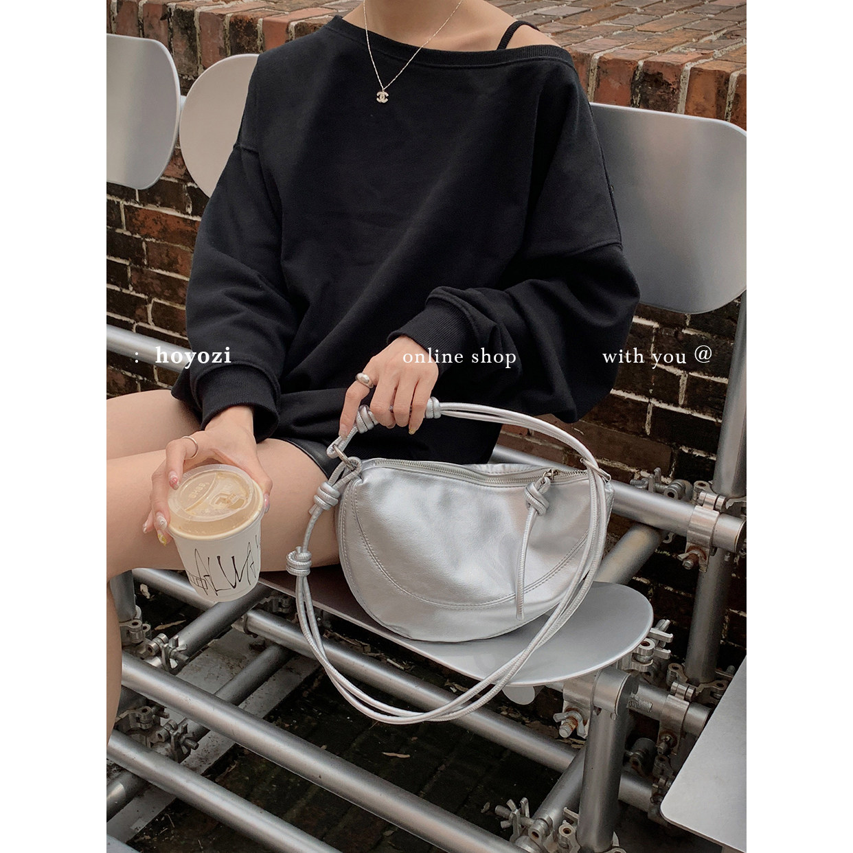 【小优家包包】HOYOZI 银色马鞍饺子包包女斜挎包 单肩腋下小包包