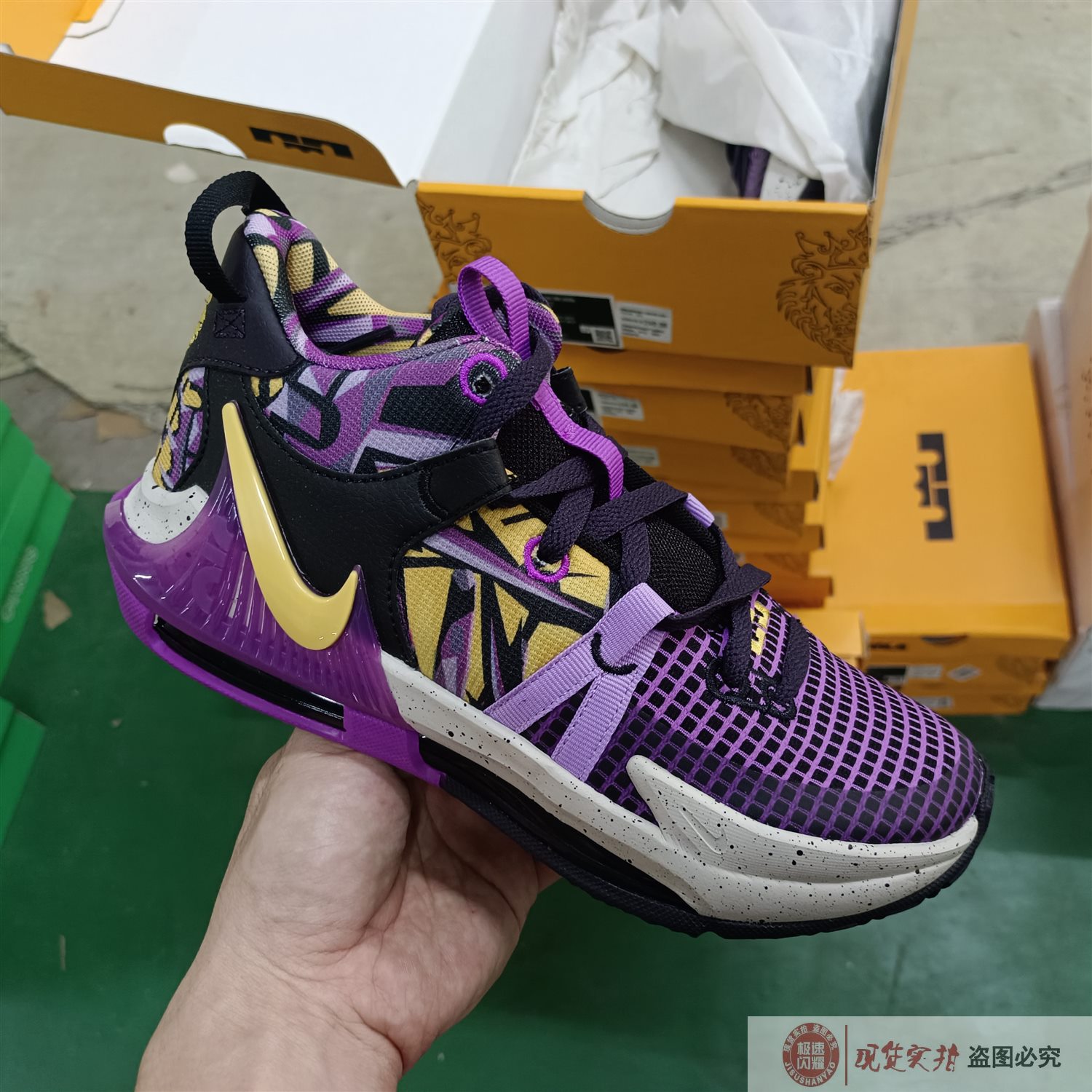 耐克女子大童复古时尚训练篮球鞋FD0209-001