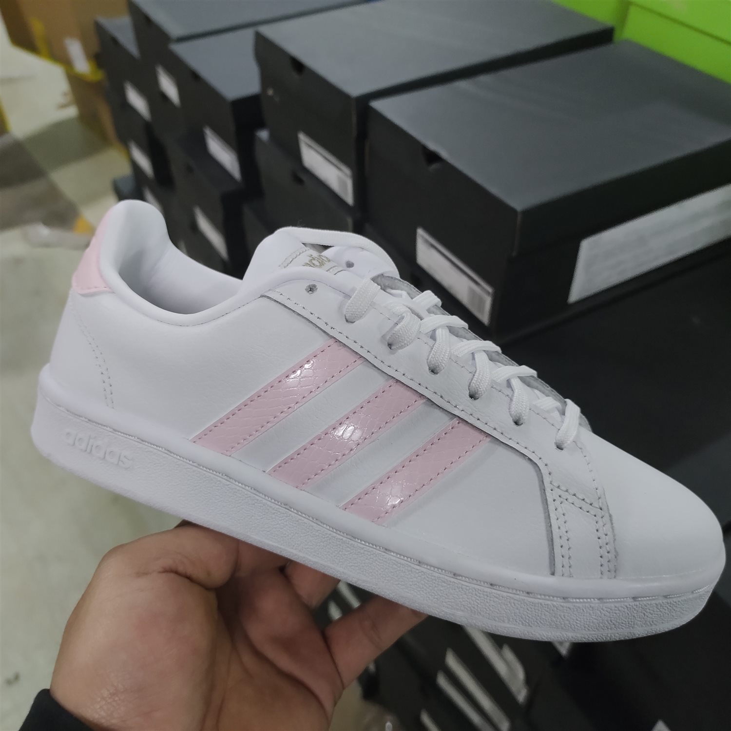 Adidas/阿迪达斯正品NEO休闲女子时尚潮流低帮运动鞋 FY8932