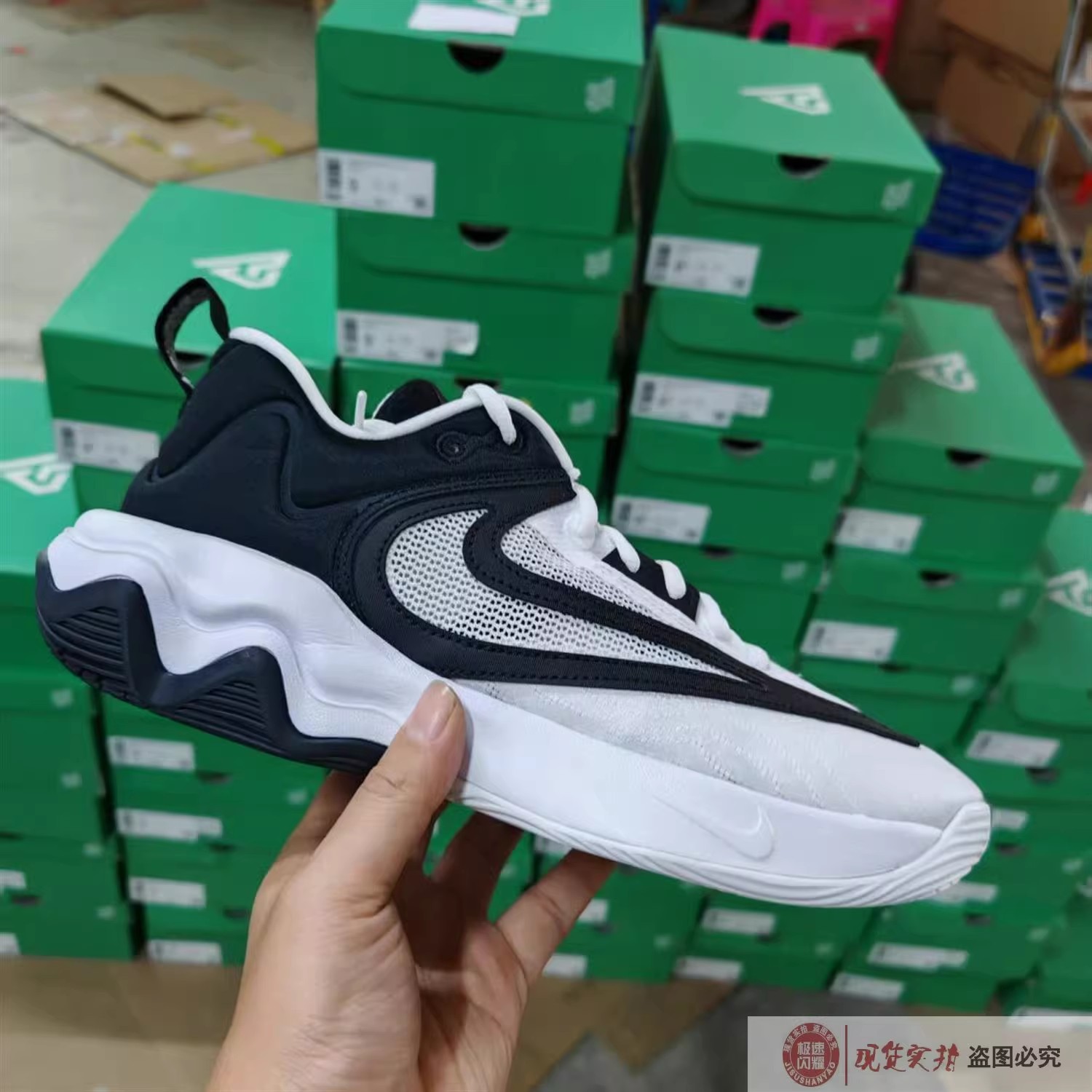运动训练缓震透气耐磨篮球鞋