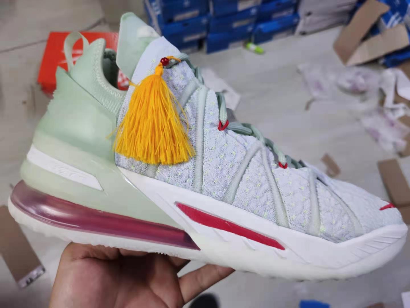 耐克NIKE LeBron 18 LBJ18詹姆斯18高帮篮球鞋 DB7644-002-封面