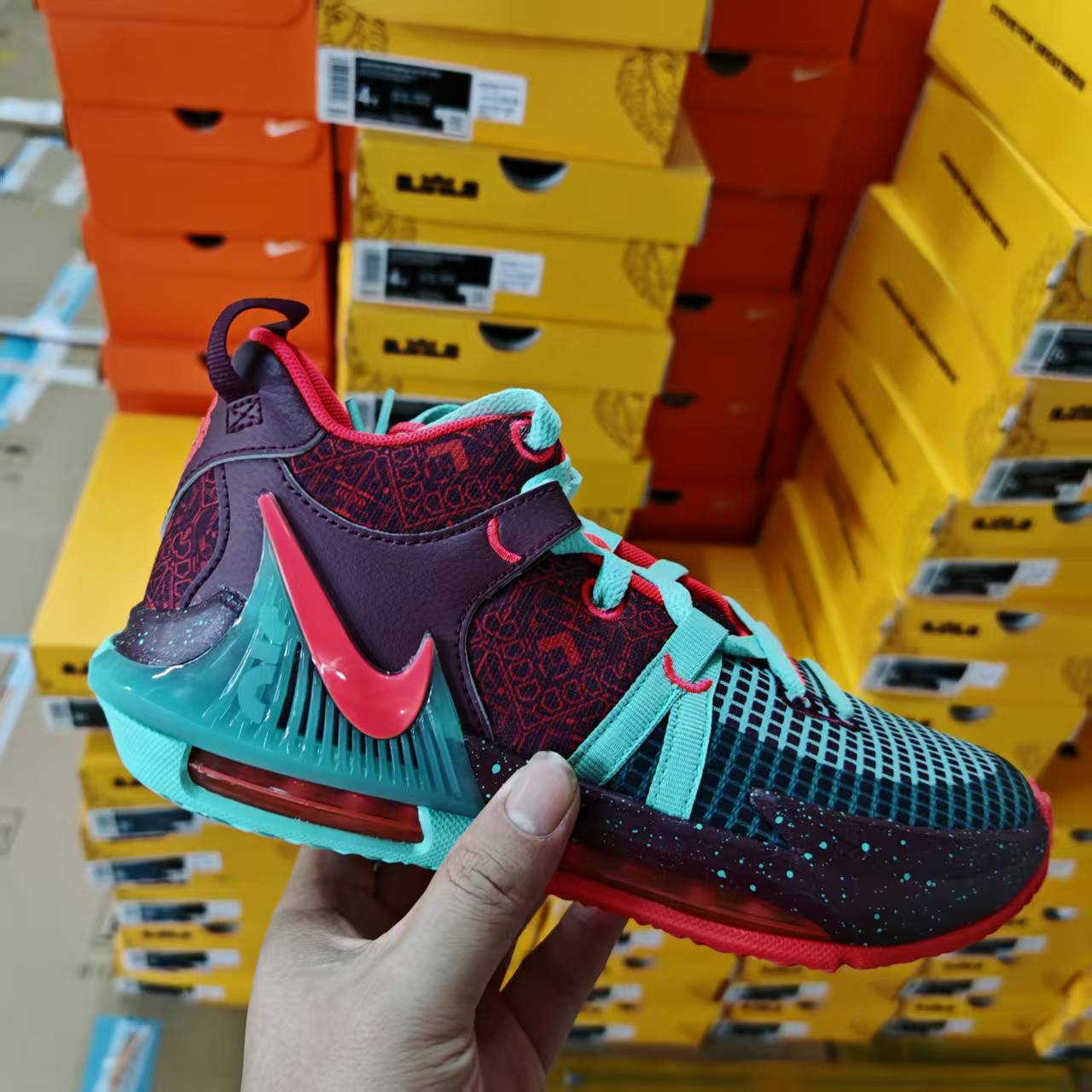 NIKE耐克 LEBRON WITNESS VII SE大童詹姆斯耐磨篮球鞋FB8976-600