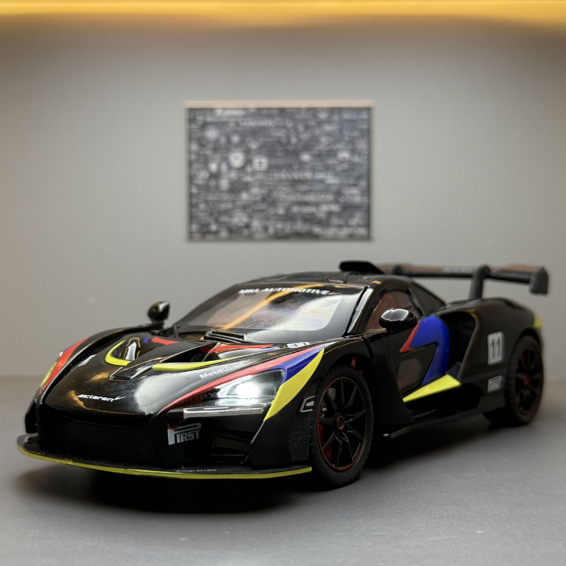 车致合金车模1:24塞纳赛道版跑车声光回力玩具车模型摆件收藏男孩
