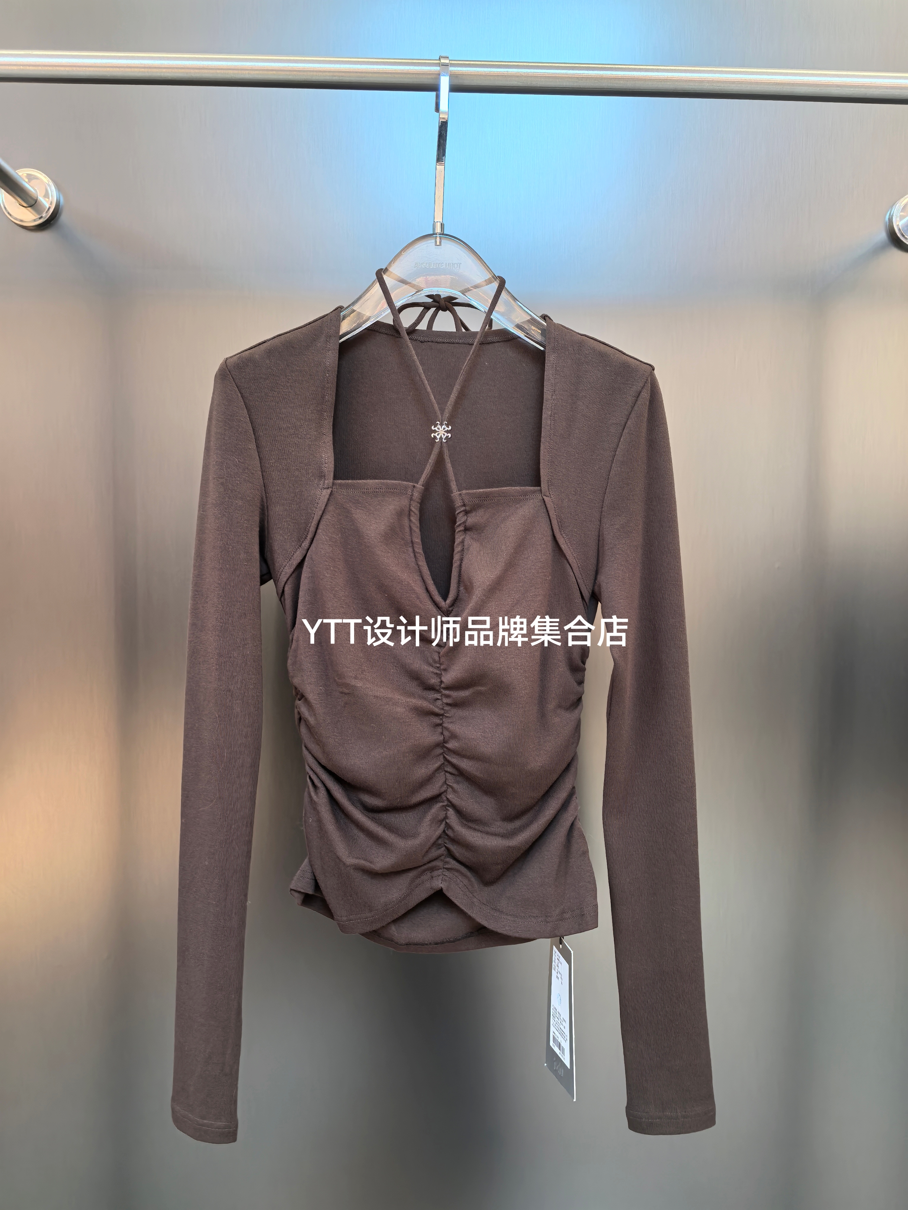 顺丰包邮 UHOT诱货2025冬季新款现货 假两件挂脖修身咖色打底衫