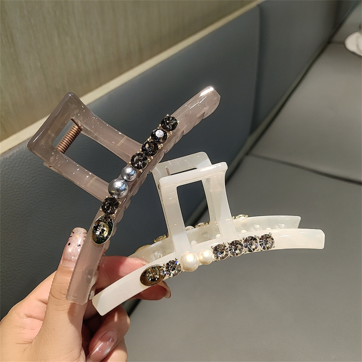 韩国东大门高级感轻奢透白色水晶抓夹大号发量多后脑勺盘发鲨鱼夹