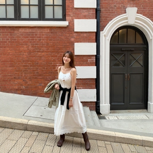 Haners家韩代购 蕾丝拼结方领吊带连衣裙 女时髦大气2026春夏新品