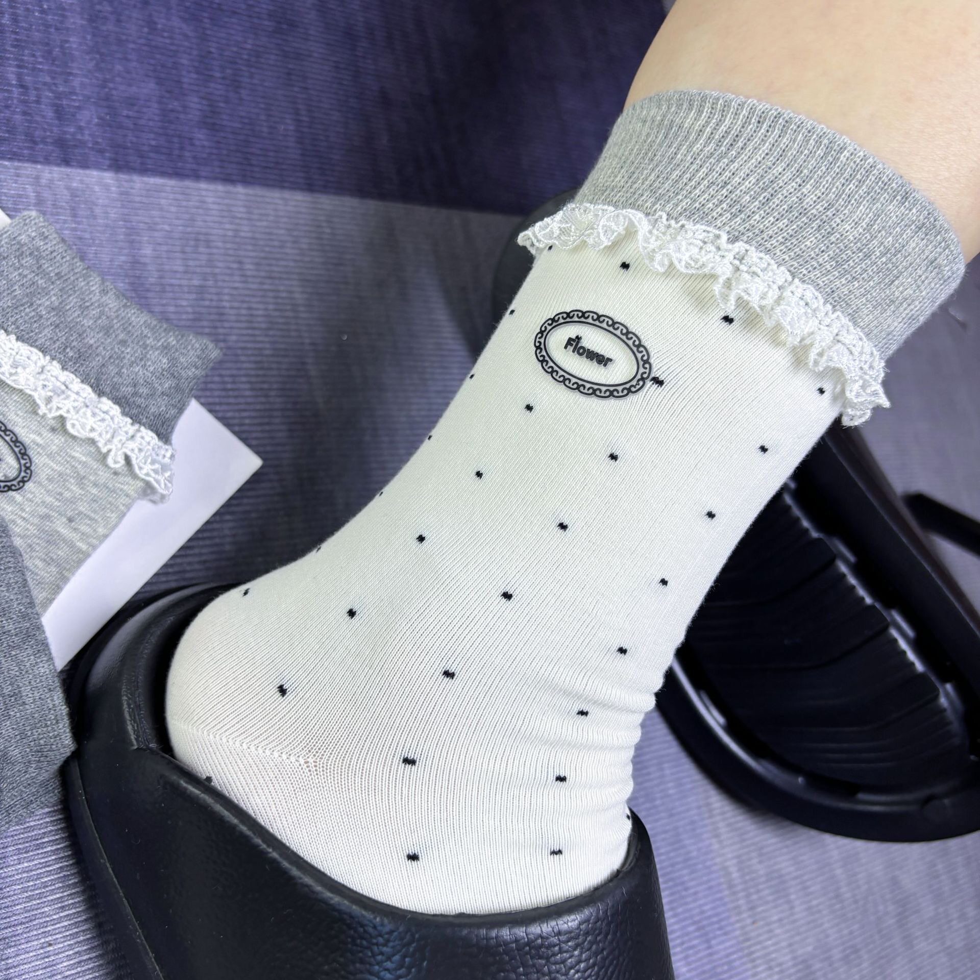 蕾丝花边甜美风袜子女春秋常规款拼色中筒袜圆点布标休闲外穿潮袜