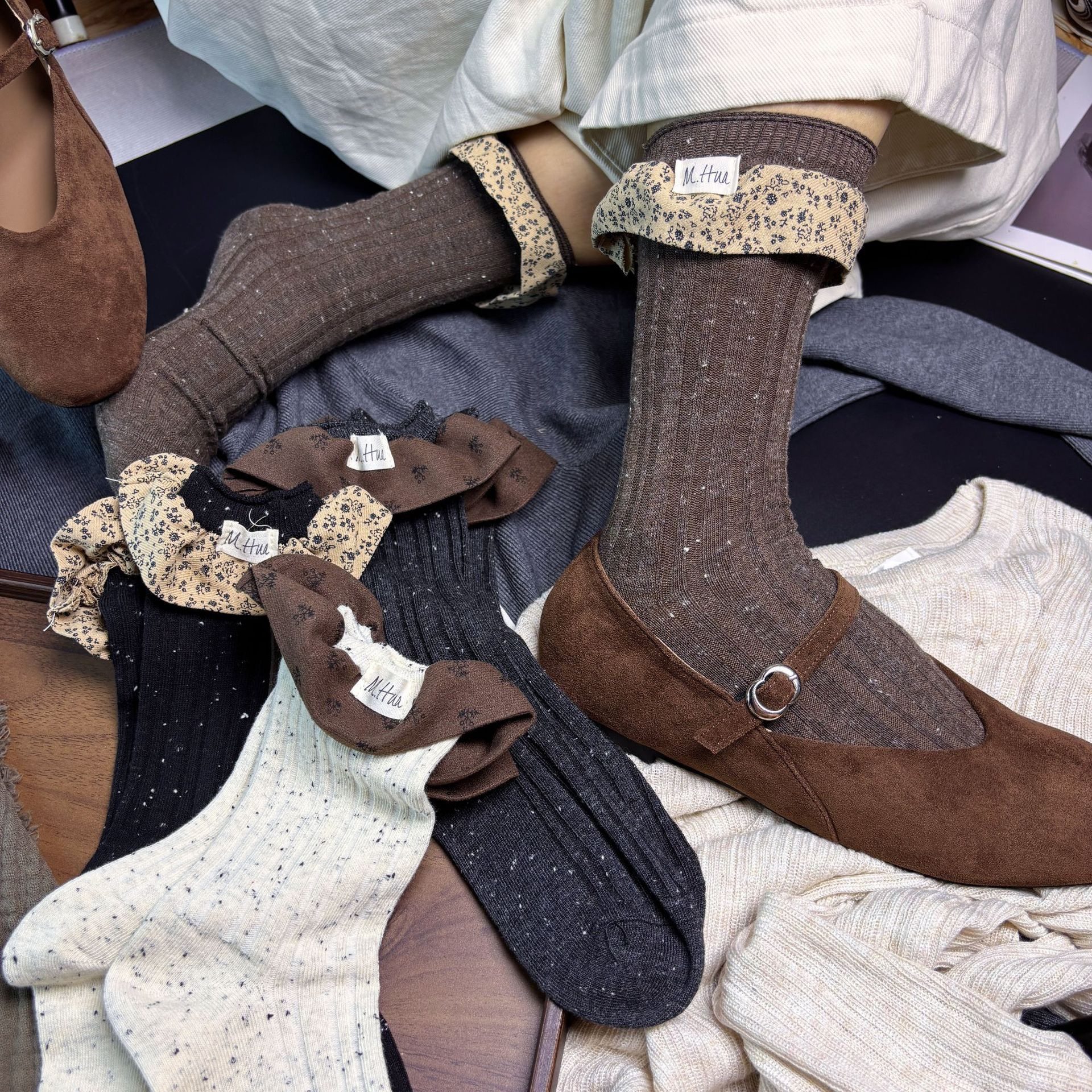 复古色秋冬款中筒袜小碎花