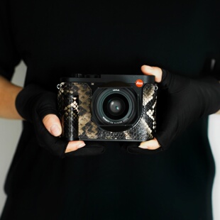 徕卡Q3 28相机保护套真皮蛇纹底座手工缝制半套相机包 cam