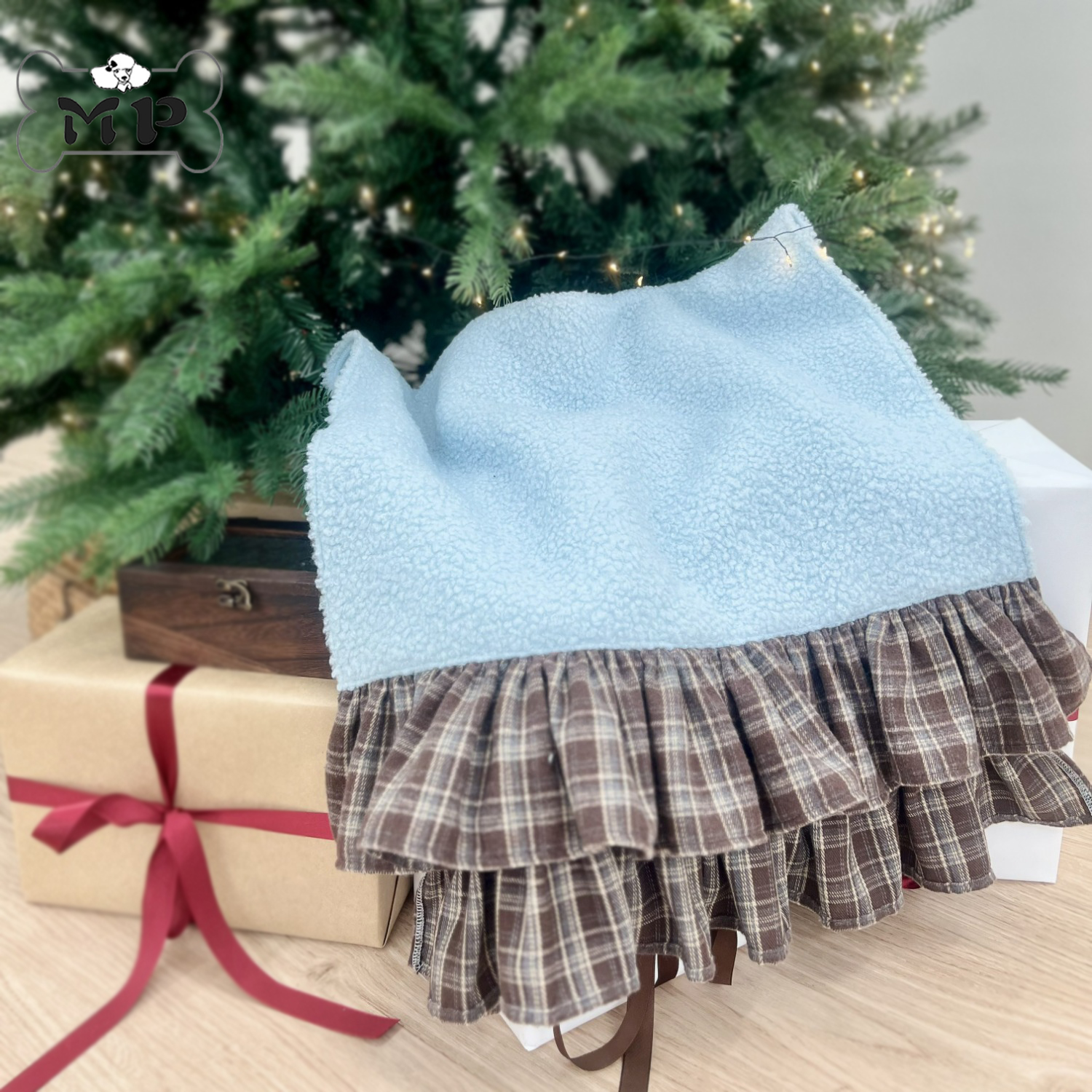 韩代秋冬蓝绒面棕格纹荷叶边毯子