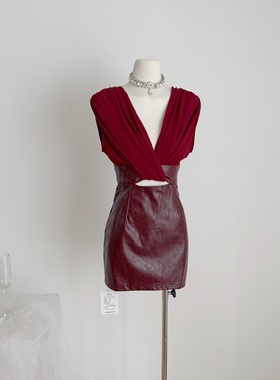 JAYKY YANG伯爵夫人酒红色深V无袖皮革裙复古收腰修身连衣裙