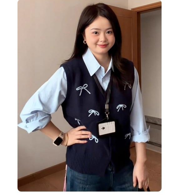大码韩系学院风假两件刺绣背心衬衫秋冬季胖mm显瘦气质小衫上衣