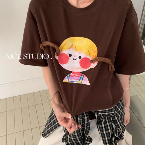 奶思家NICE STUDIO-秋上新抽象辫子女孩宽松短袖T恤w65029不退换