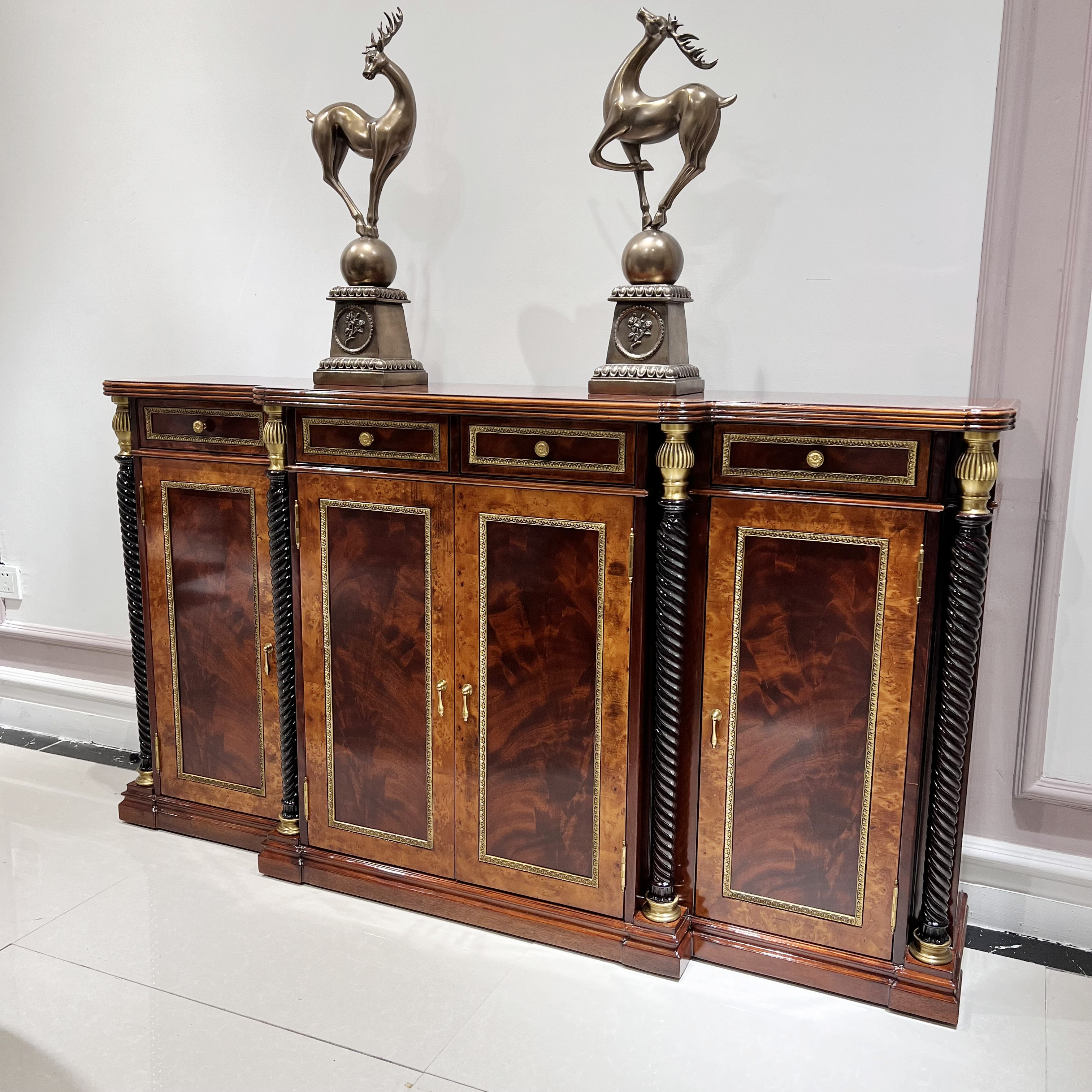 亚历山大英式实木玄关柜现货供应