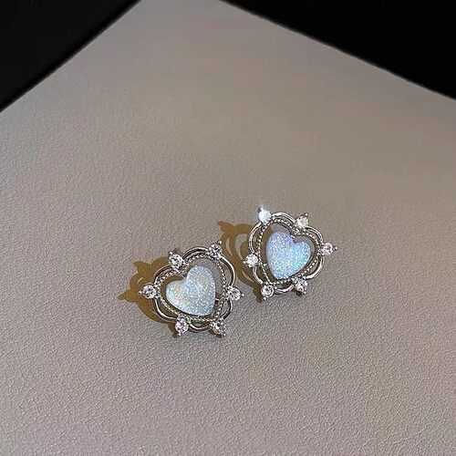 闪闪惹人爱感闪钻爱心耳钉女小众设计耳环女2022新款潮耳饰品