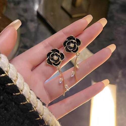 s925银针法式立体山茶花耳环潮女时尚小众设计锆石叶子耳钉耳饰品