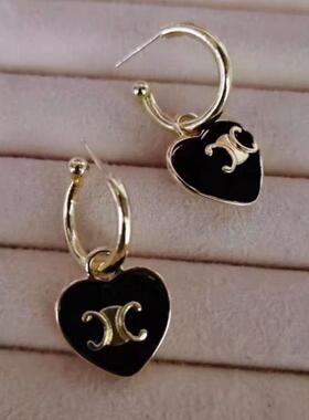 法式高级感字母植绒爱心耳钉时尚轻奢小众设计百搭耳环名媛风耳饰