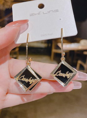 s925银针2021年春季新款字母几何黑色方片女韩国网红气质耳饰耳饰