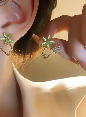 樱花耳钉小清新绿色耳环2022年新款潮小众设计感镶钻猫眼石耳饰品