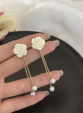 S925银针白色山茶花流苏耳环女小众设计珍珠吊坠高级轻奢气质耳钉