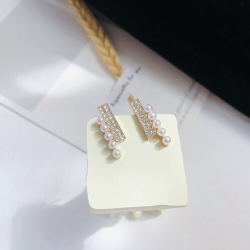 银针设计感微镶锆石一字珍珠耳钉