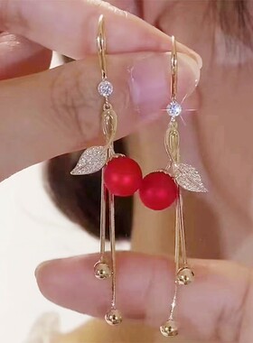 2022年新款红色磨砂珍珠镶钻树叶精致耳饰法式复古长款流苏耳环女