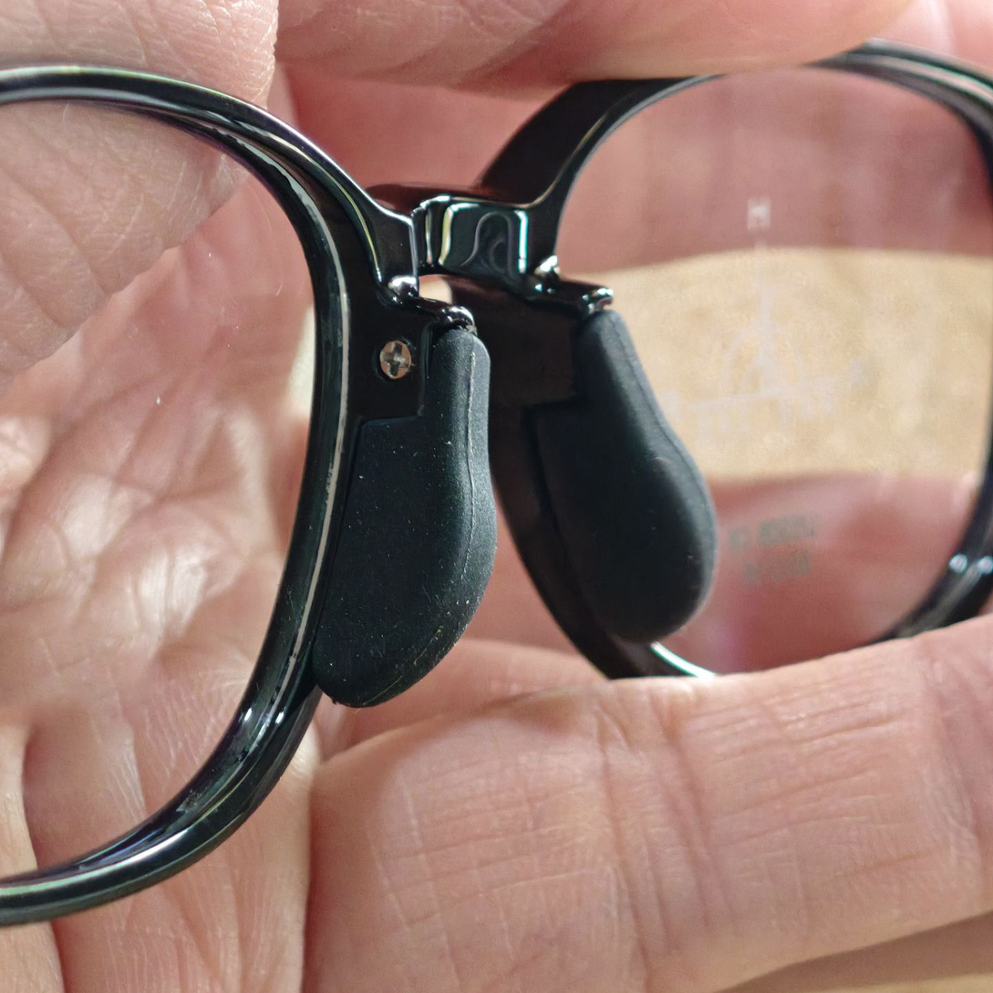 学生眼镜金属鼻托支架 拧螺丝固定分体鼻梁架配硅胶防滑鼻垫更换