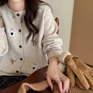 花路人 秋冬减龄软糯毛线衣韩系外套 卡通小熊刺绣超好看针织开衫