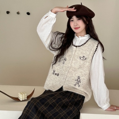 花路人 韩系卡通小众刺绣马甲秋新品减龄钩花针织巨好看叠穿背心