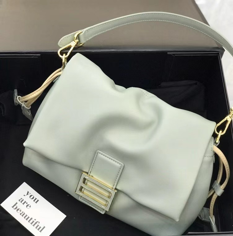 25年新款头层羊皮皱褶云朵包女慵懒风腋下包真皮轻便单肩斜挎女包