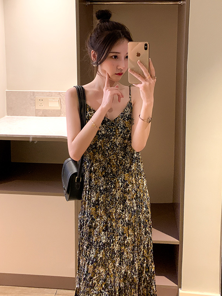 2021 summer new French suspenders skirt can be salt and sweet V collar broken flower dress.