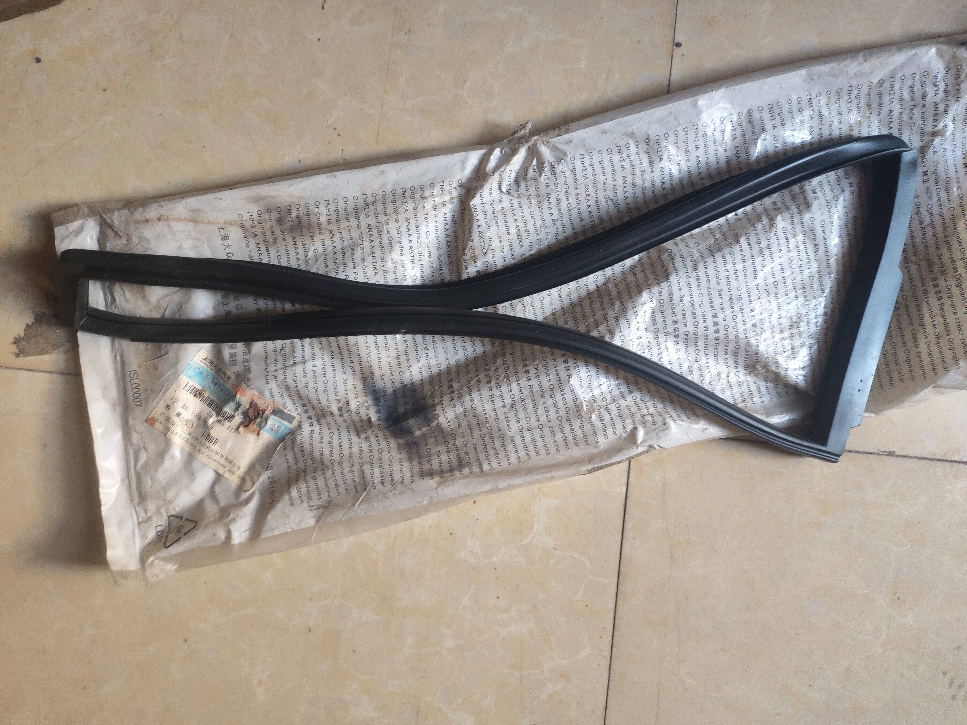 桑塔纳3000后左三角窗玻璃密封条车门密封条33D845217正品