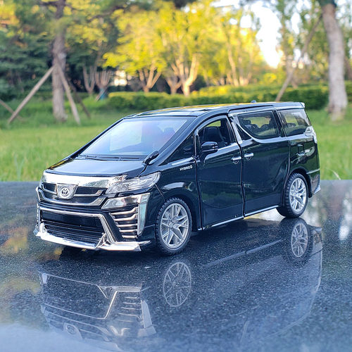 1/32丰田威尔法合金汽车模型